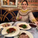 Tamara Falcó con jersey calentito.