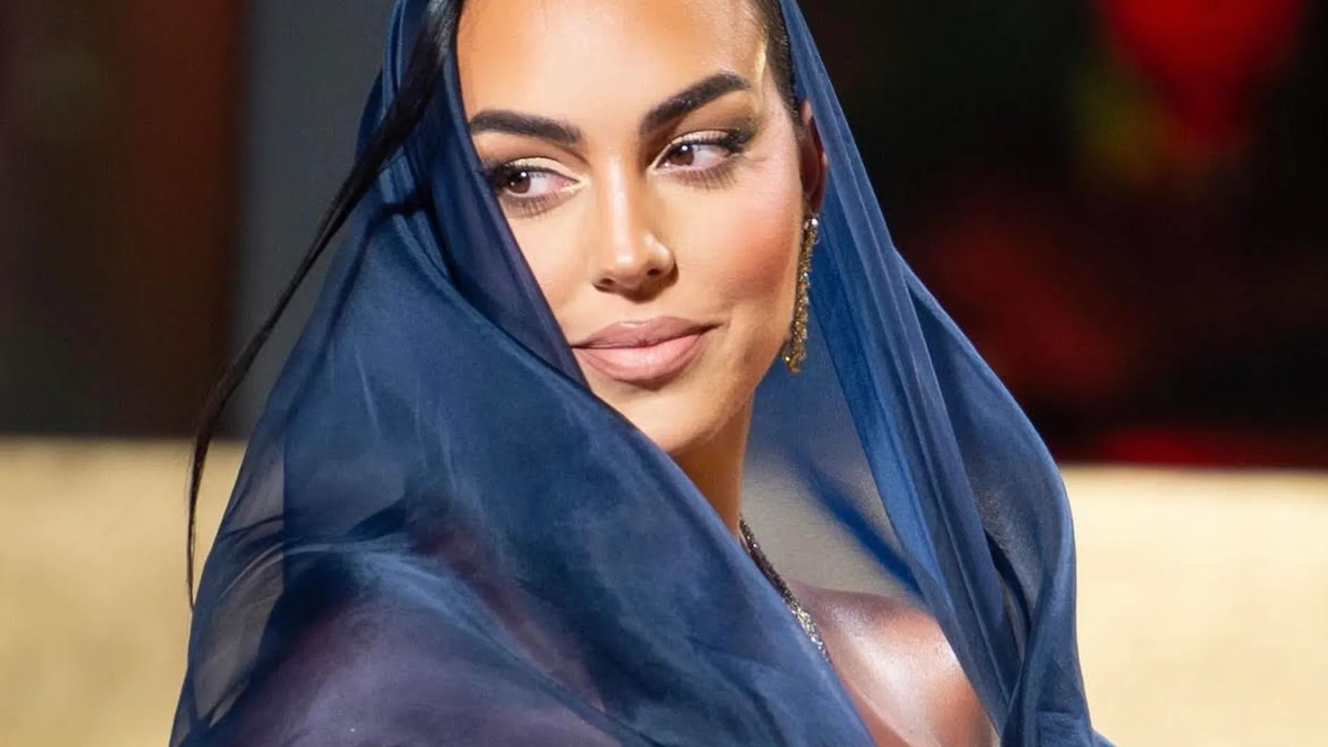 Georgina Rodríguez deslumbra en Arabia con sus lookazos.