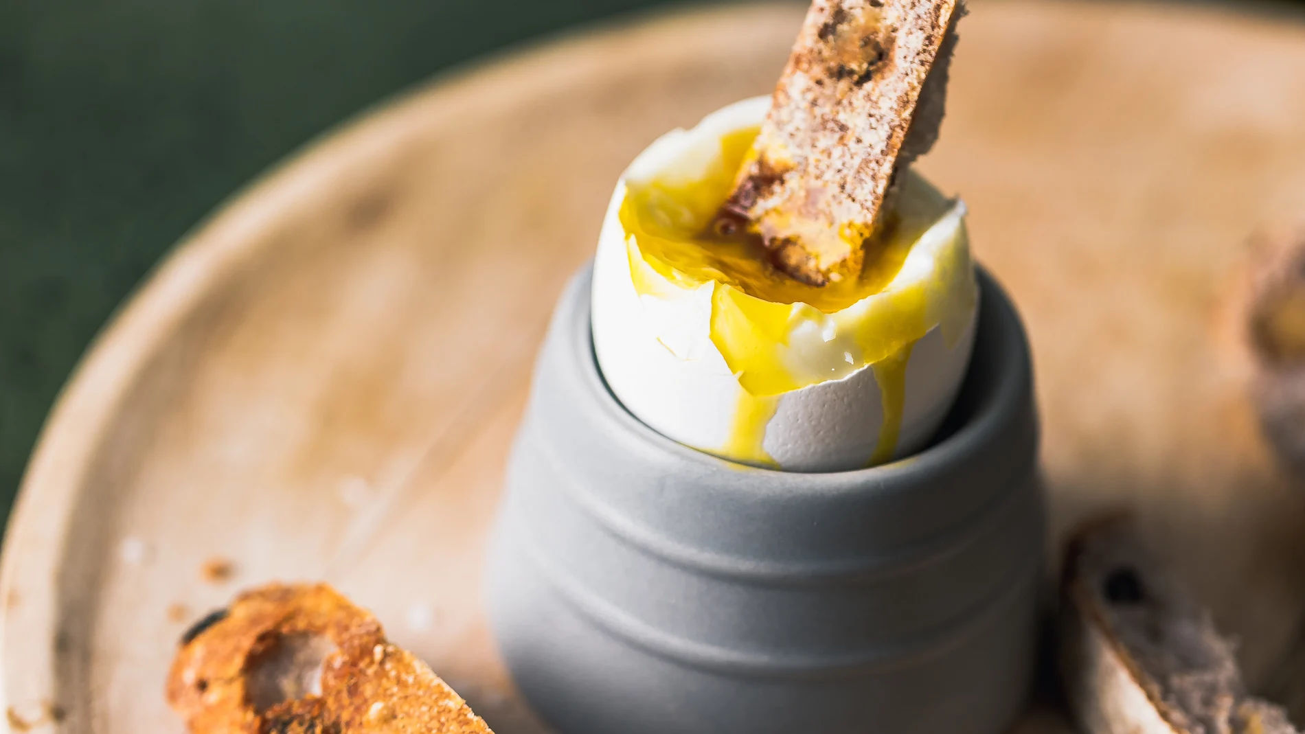 Los huevos pasados por agua son una receta perfecta para esos días en los que no sabes qué hacer de cena | Fuente: Anna Pyshniuk / Pexels