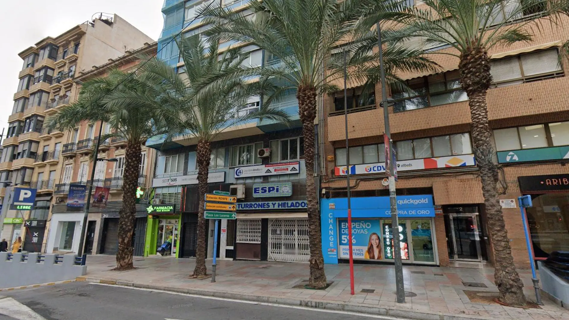 La heladería Espí, mítica en Alicante, situada en la Avenida Alfonso X El Sabio, ha cerrado definitivamente sus puertas