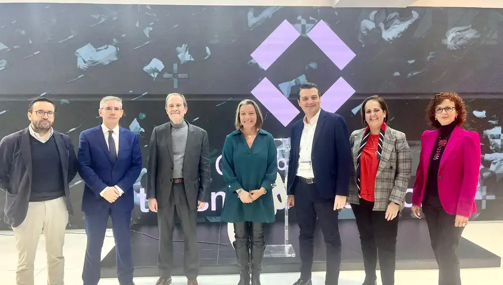 Rafael Pérez Navazo, Juan Salado, Francisco Gordejo, Isabel Alvás, primera teniente de alcalde de Córdoba, José María Bellido, alcalde de Córdoba, Blanca Torrent y Estefanía Montes