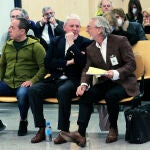 Francisco Correa (dcha.), junto al que fuera su "número dos", Pablo Crespo (centro), y Álvaro Pérez, "El Bigotes" (izda.), en el juicio del "caso Fitur"