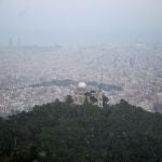 Vista de copos de nieve desde la zona de Tibidabo, a 24 de enero de 2023 en Barcelona