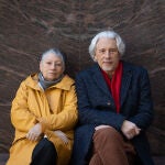 Liudmila Ulítskaya y Vladímir Sorokin, ayer, en Barcelona