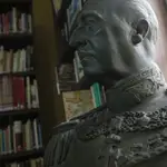 Uno de los bustos de Franco que se conservan en la fundación que lleva su nombre en Madrid