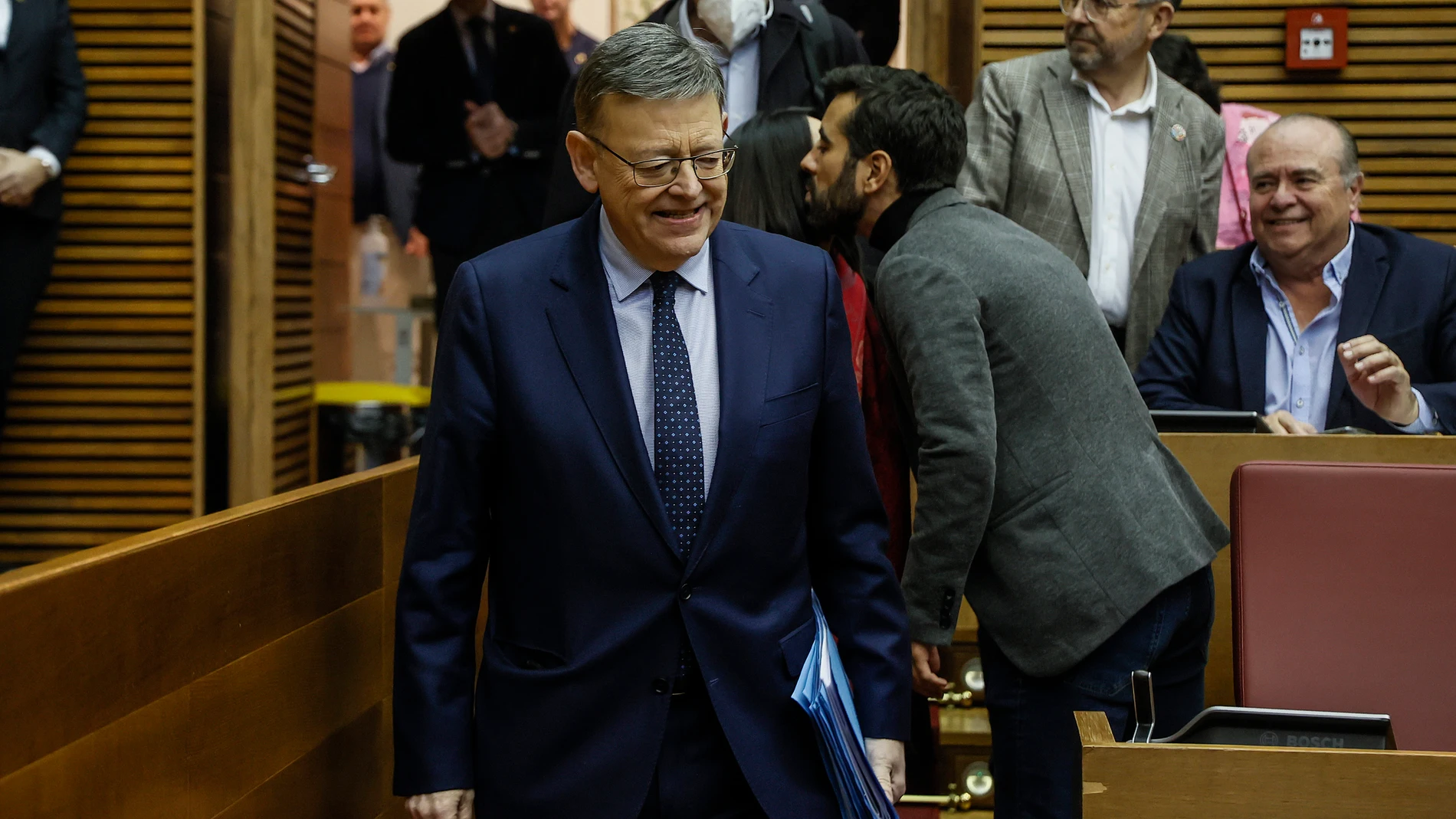 El presidente de la Generalitat valenciana, Ximo Puig, a su llegada a la sesión de control