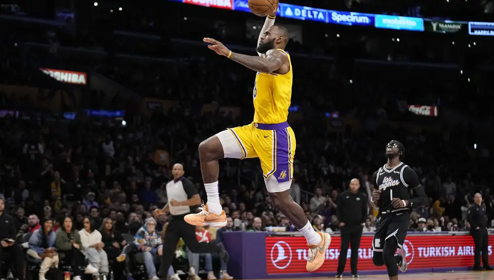 LeBron James disputará los décimosextos playoffs de su carrera