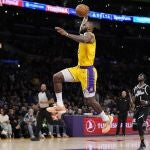 LeBron James disputará los décimosextos playoffs de su carrera