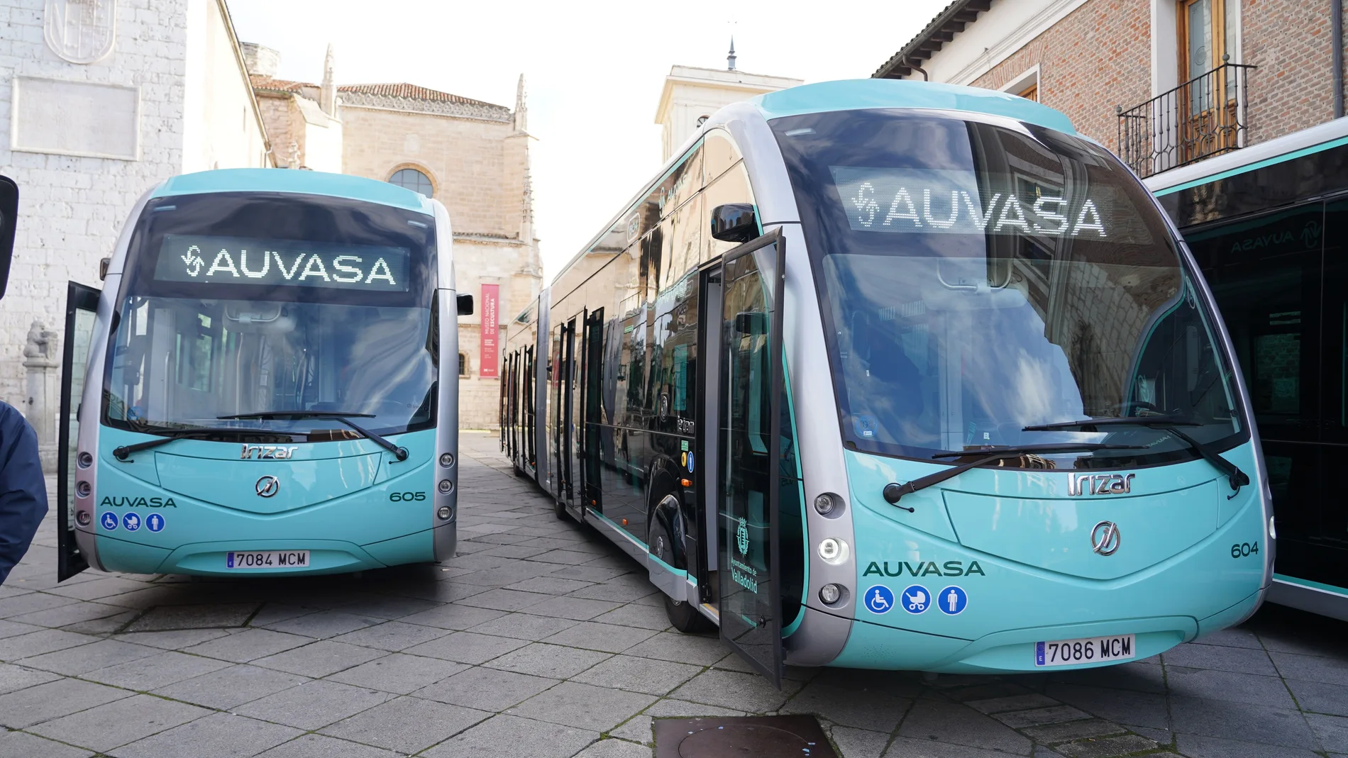 El autobús Irizar ieTRAM, de 18 metros de longitud, cuenta con un moderno e innovador diseño.