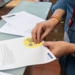 El Colegio Oficial de Gestores Administrativos de Madrid es el encargado de imprimir las etiquetas medioambientales de la DGT