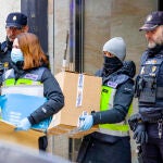 La Policía Nacional registra la casa un jubilado de 74 años en Miranda de Ebro (Burgos) por el envío de cartas con material pirotécnico al presidente del Gobierno, Pedro Sánchez