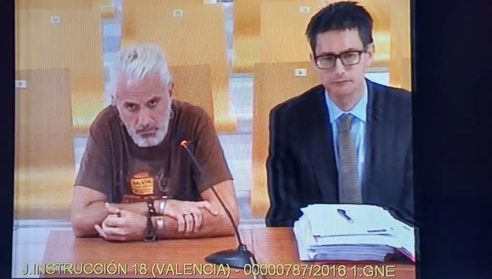 El tribunal ha reproducido una declaración de Marcos Benavent del año 2016 totalmente contradictoria con las declaraciones que ha hecho hoy, y en el que aparece con su abogado anterior, al que acusa de urdirlo todo con la Fiscalía