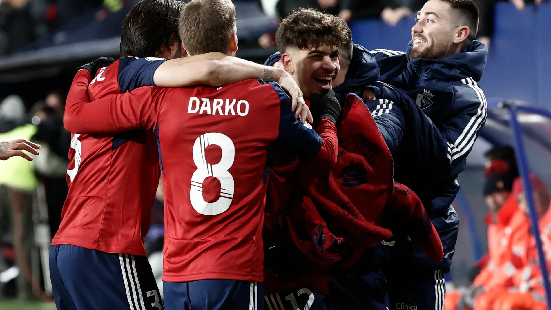 Los jugadores de Osasuna celebran el gol de Abde en la prórroga ante el Sevilla