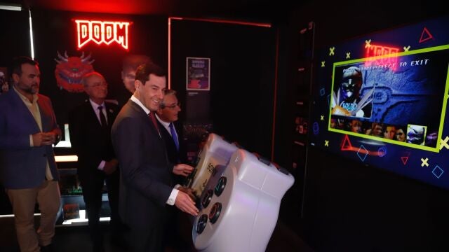 Juanma Moreno ha destacado el impulso de la Junta para convertir a la industria del videojuego es un pilar económico para Andalucía.ÁLEX ZEA / EUROPA PRESS