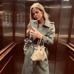 Amelia Bono con abrigo de Massimo Dutti.