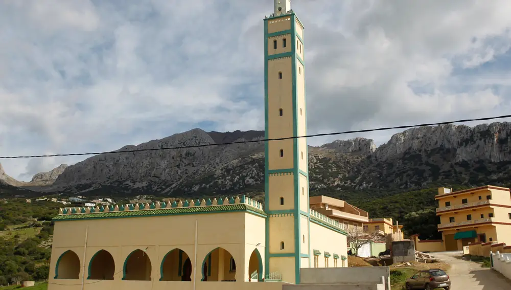 Vista de la mezquita de la localidad de Ued el Marsa (Marruecos), donde creció el presunto terrorista de Algeciras, este jueves. EFE/María Traspaderne