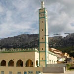Vista de la mezquita de la localidad de Ued el Marsa (Marruecos), donde creció el presunto terrorista de Algeciras, este jueves. EFE/María Traspaderne