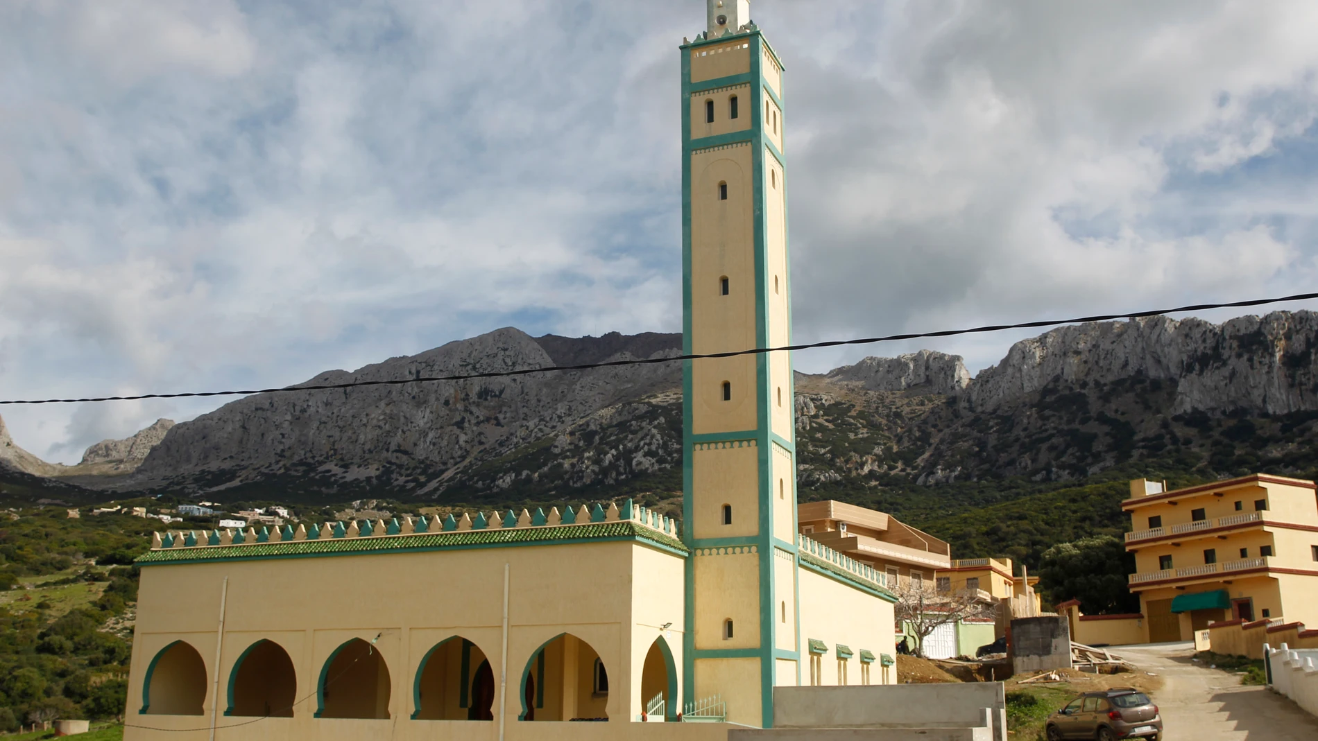 Vista de la mezquita de la localidad de Ued el Marsa (Marruecos), donde creció el presunto terrorista de Algeciras, este jueves. EFE/María Traspaderne