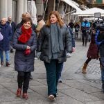 La ministra Isabel Rodríguez pasea por las calles de Segovia junto a la delegada del Gobierno en Castilla y León, Virginia Barcones, y la alcaldesa de Segovia, Clara Martín