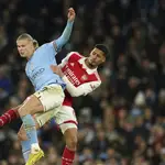 Haaland durante un partido contra el Arsenal