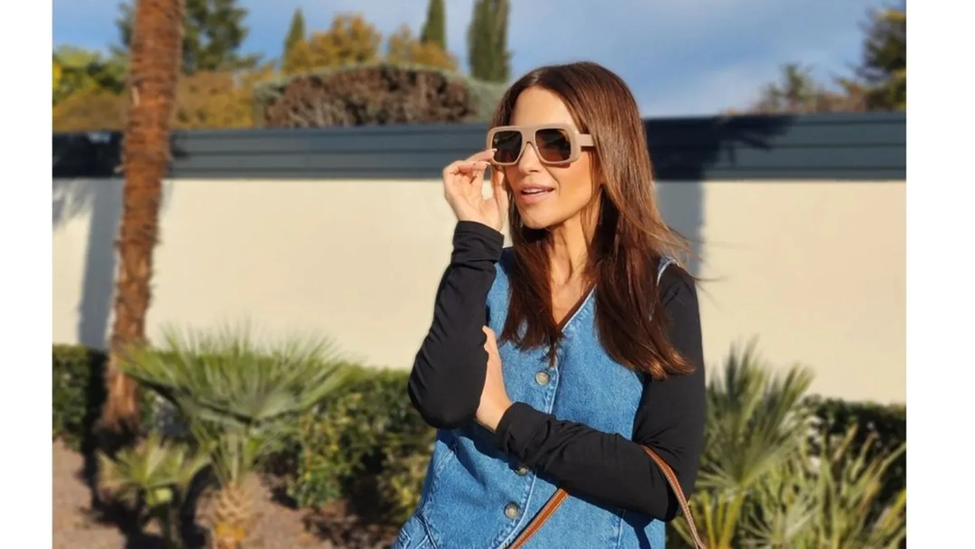 Paula Echevarría con conjunto de Mango y botas cowboy.
