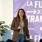 La ministra de Igualdad, Irene Montero (c), junto a Noemí Santana (2d), consejera del gobierno de Canarias de Derechos Sociales participa en un acto de apoyo a los candidatos de Podemos Canarias