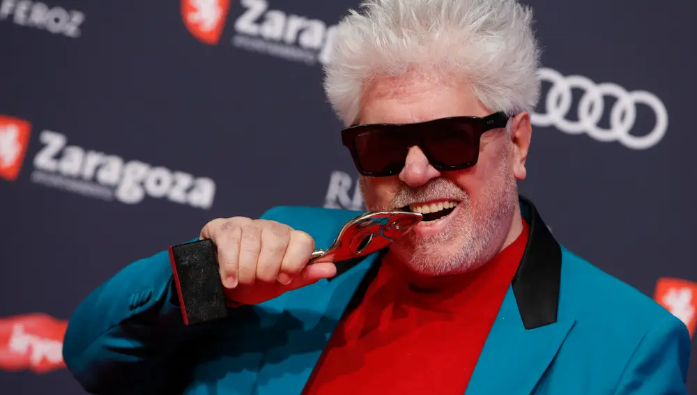 El director Pedro Almodóvar tras recibir el Feroz de Honor en la ceremonia de entrega de la décima edición de los Premios Feroz