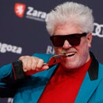 El director Pedro Almodóvar tras recibir el Feroz de Honor en la ceremonia de entrega de la décima edición de los Premios Feroz