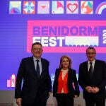 El presidente de la Generalitat valenciana, Ximo Puig; la presidenta del consejo de administración de RTVE, Elena Sánchez y el alcalde de Benidorm, Antonio Pérez, posan durante la primera rueda de prensa de la semana del Benidorm Fest 2023, en el Palau de la Generalitat