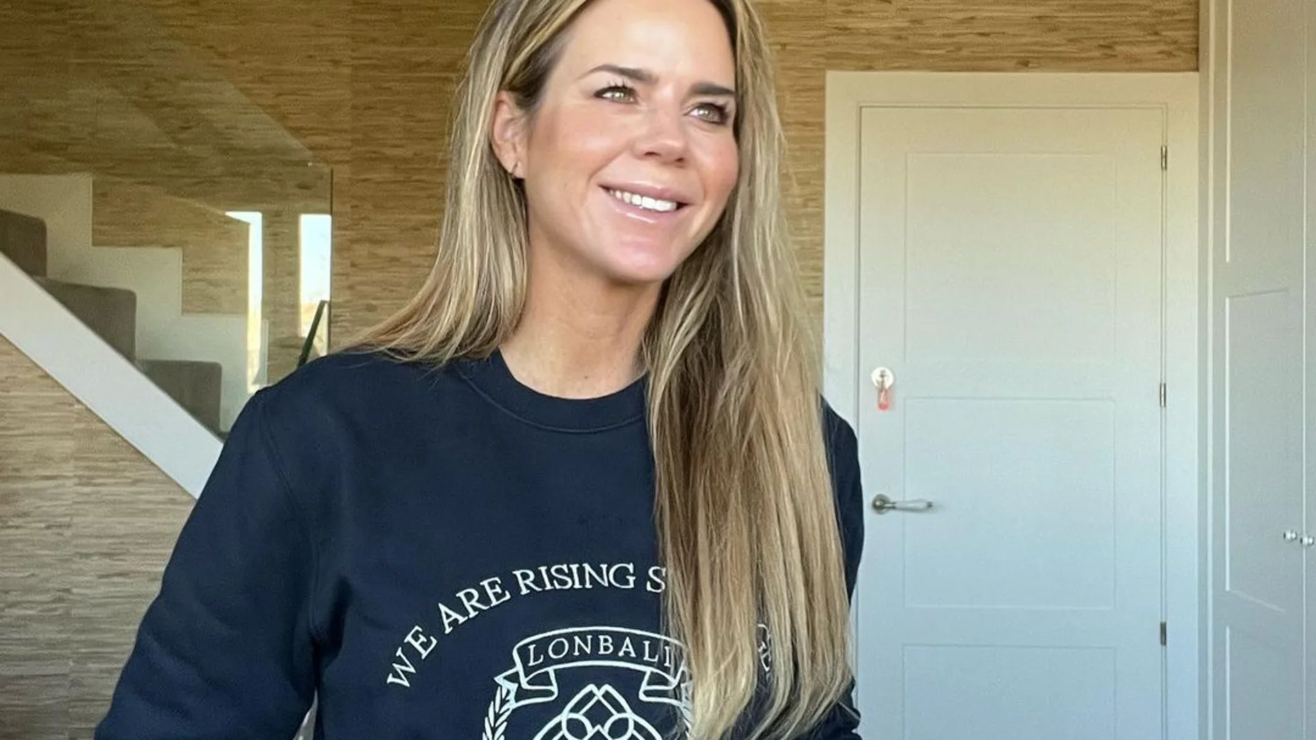 Amelia Bono con vaqueros palazzo de Zara.