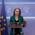 La portavoz del PP en el Congreso, Cuca Gamarra, durante una rueda de prensa anterior a la reunión de la Junta de Portavoces, en el Congreso de los Diputados.