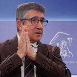 El portavoz del PSOE en el Congreso, Patxi López, durante una rueda de prensa anterior a la reunión de la Junta de Portavoces, en el Congreso de los Diputados, a 31 de enero de 2023, en Madrid (España).