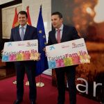 El presidente de la Junta de Castilla y León, Alfonso Fernández Mañueco, presenta el Bono Nacimiento junto a la consejera Isabel Blanco