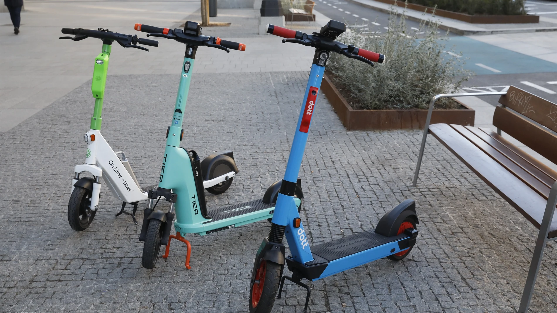 Los nuevos y únicos tres modelos de patinetes de las empresas Lime, Dott y Tier que circularán a partir de mayo