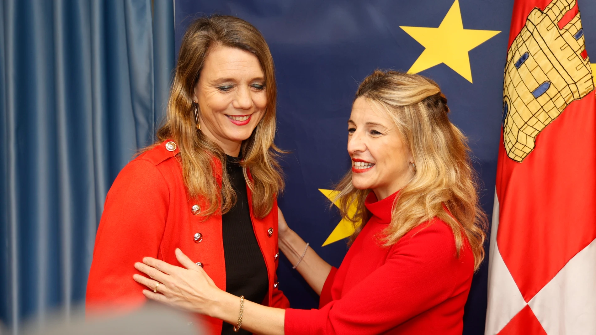 La vicepresidenta y portavoz de CEOE Castilla y León, Ángela de Miguel, y la vicepresidenta segunda del Gobierno y ministra de Trabajo y Economía Social, Yolanda Díaz, hoy en Valladolid