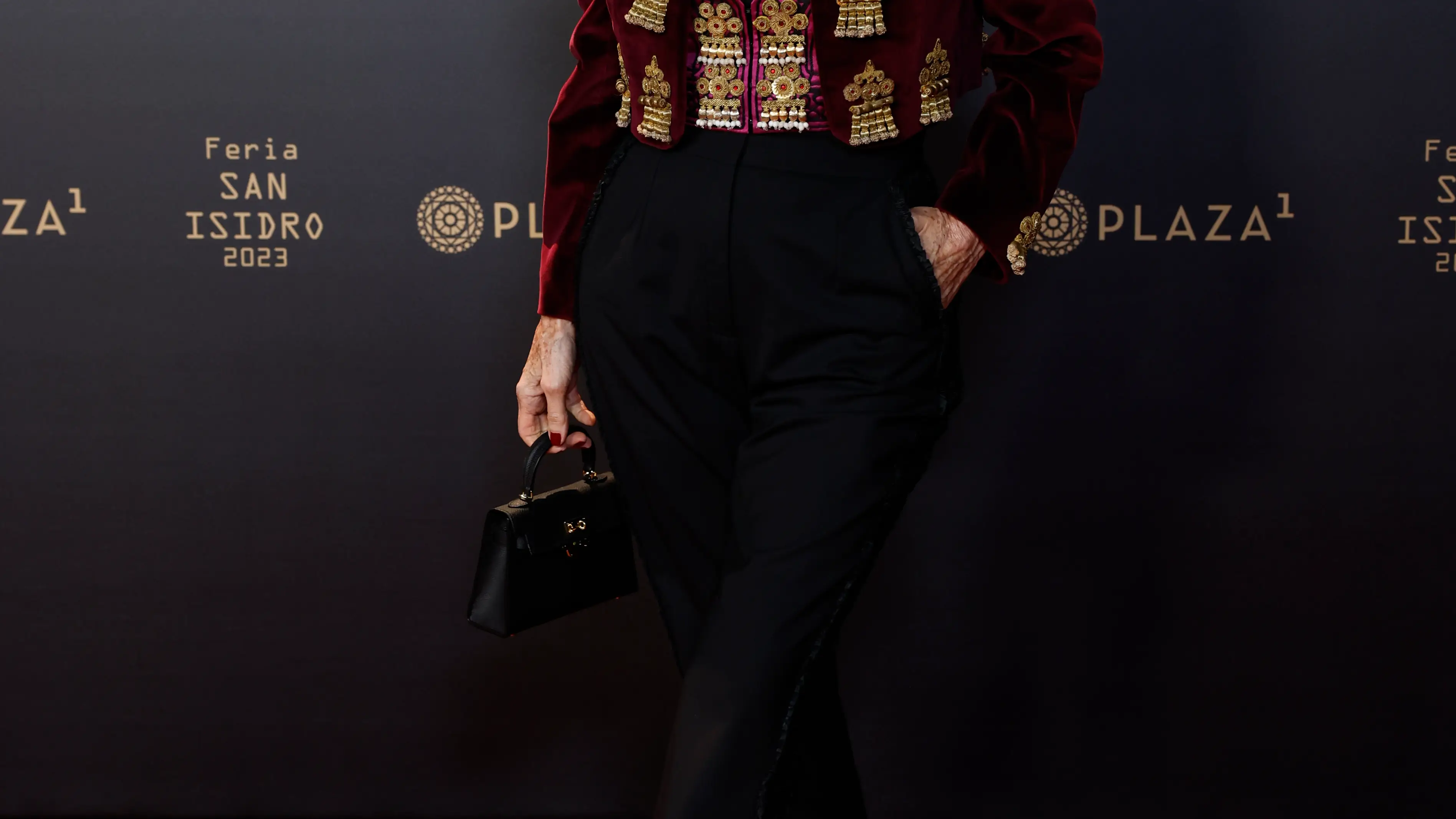 Carmen Lomana vuelve a derrochar elegancia.