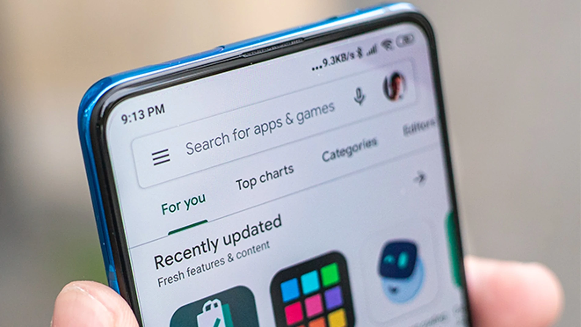 Google bloquea 28 apps en Play Store: millones de usuarios deben borrarlas de sus móviles.