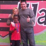 Cacau y el pequeño Vinicius juntos en uno de sus primeros entrenamientos