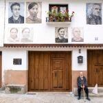 Calles de Mogarraz con los retratos en sus fachadas