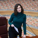 La presidenta de la Comunidad de Madrid, Isabel Díaz Ayuso, interviene durante un pleno en la Asamblea de Madrid, a 2 de febrero de 2023, en Madrid (España). El primer pleno del año electoral en la Asamblea está marcado por las próximas elecciones autonómicas y municipales de mayo y con la vista puesta en la relación entre PP y Vox, enfriada tras no llegar a un acuerdo para aprobar los Presupuestos. Además, durante el pleno se toma en consideración la Proposición de Ley de Cambio Climático presentada por Unidas Podemos.02 FEBRERO 2023;MADRID;ASAMBLEA;PLENO AÑO ELECTORALAlberto Ortega / Europa Press02/02/2023