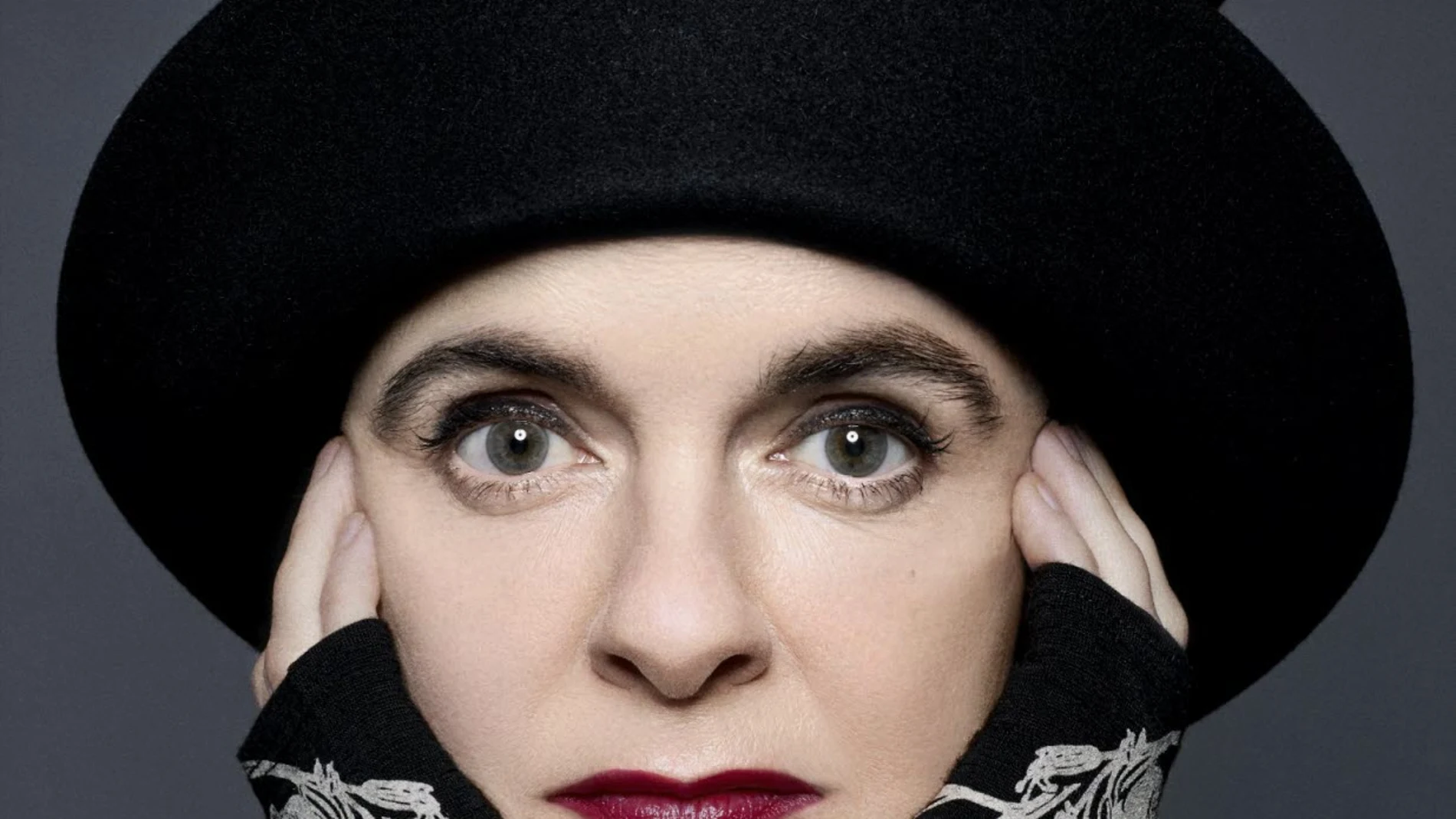 Amélie Nothomb firma con "Primera sangre" una de sus obras más rotundas
