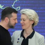 El presidente de Ucrania, Volodimir Zelenski, y la presidenta de la Comisión Europea, Ursula von der Leyen, el viernes en Kyiv