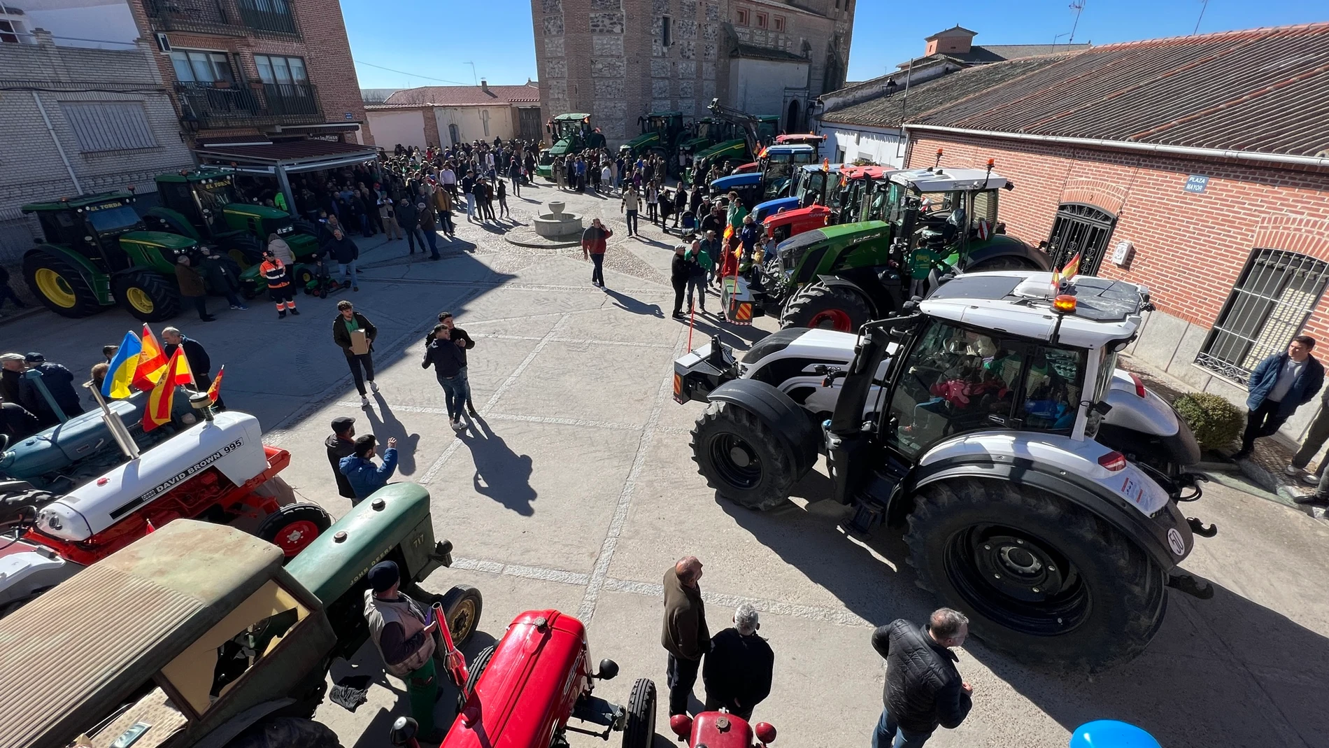 X edición de Palagüinos, concentración invernal de tractores, que se celebra en la localidad abulense de Palacios de Goda