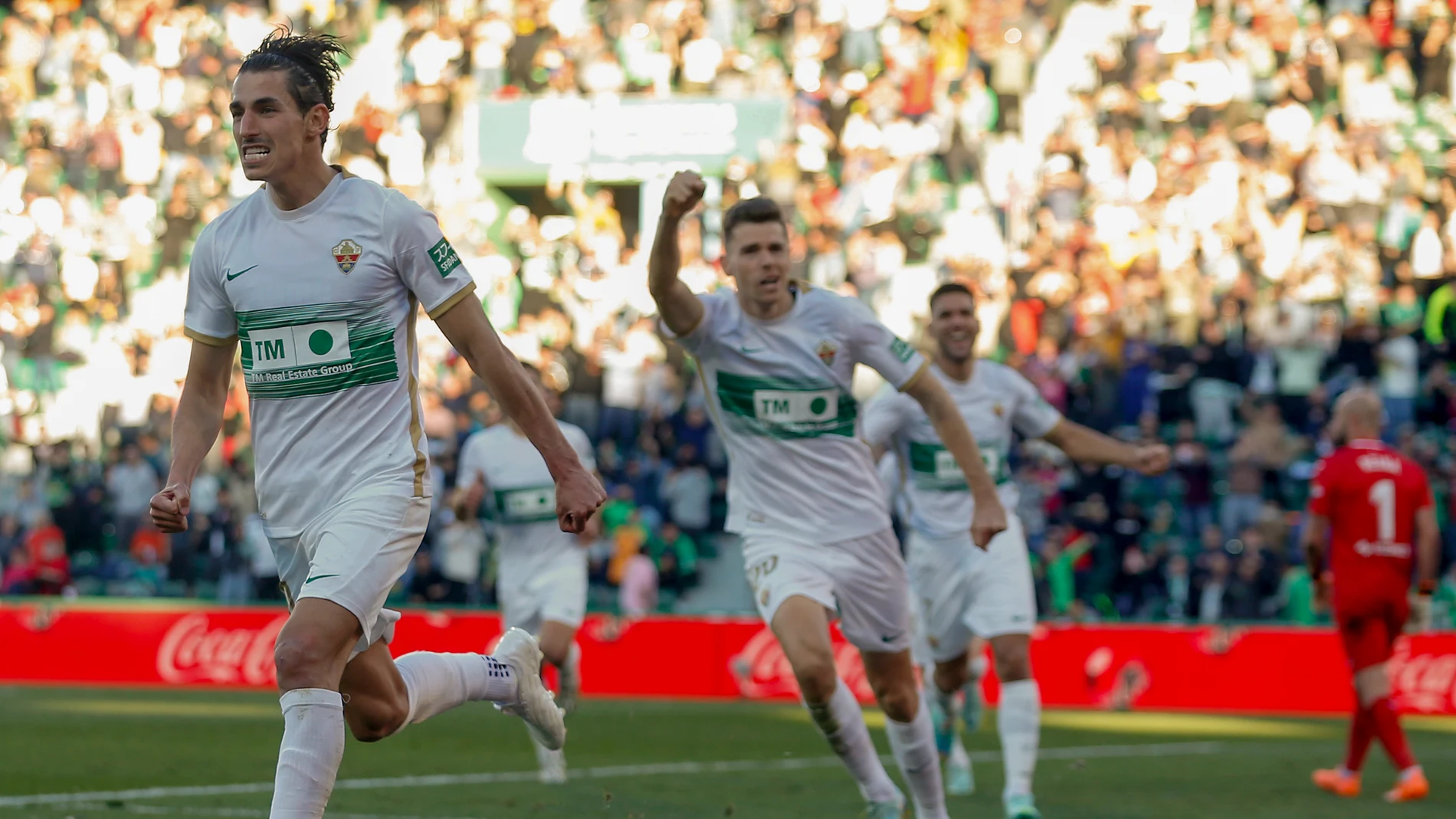 El delantero del Elche Pere Milla un gol de su equipo ante el Villarreal
