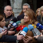 Raquel Sánchez, ministra de Transportes, ayer, atendiendo a los medios