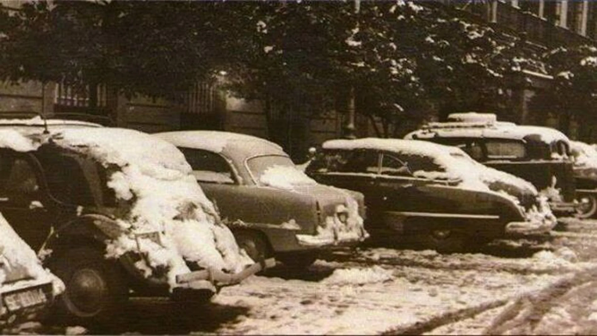 Coches nevados en Sevilla en 1954