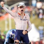 Mathieu van der Poel se impuso en el esprint a Van Aert