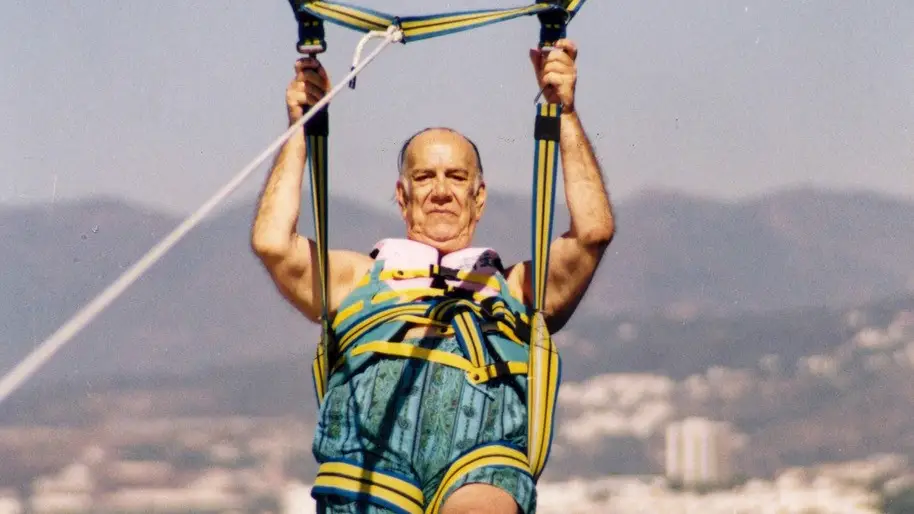 Foto de Camilo José Cela expuesta en la exposición &quot;Paparazzis&quot;, en Madrid
