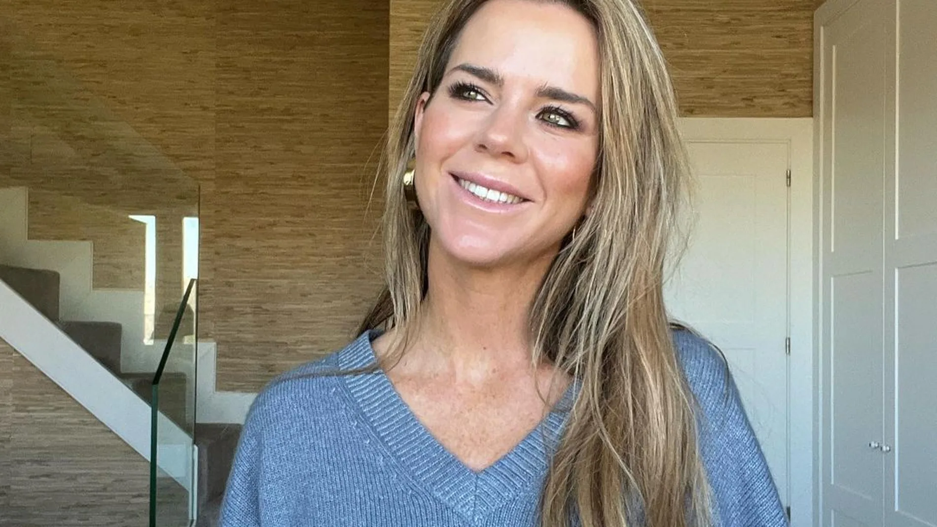 Amelia Bono ha encontrado el abrigo perfecto de rebajas.