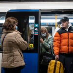 La mascarilla ha dejado de ser obligatoria en los transportes tras más de mil días